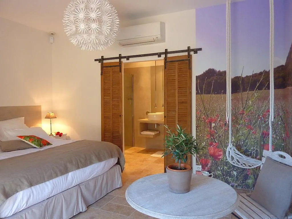 Les Mazets Du Luberon Bed and Breakfast Puget
